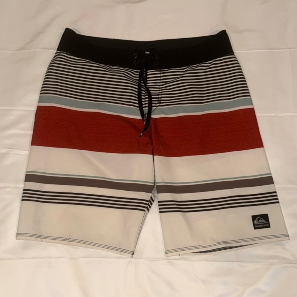 Quiksilver Board Shorts Mens 33 Red White Black Striped Surf‎ Swim Trunks Beac